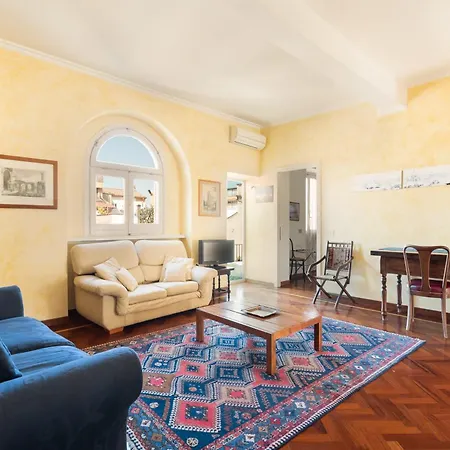 Trevi Comfortable With Terrace | Romeloft Appartement Rome