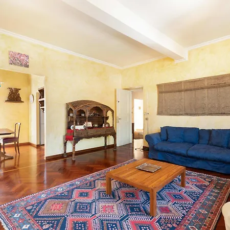 Trevi Comfortable With Terrace | Romeloft Apartament Rzym
